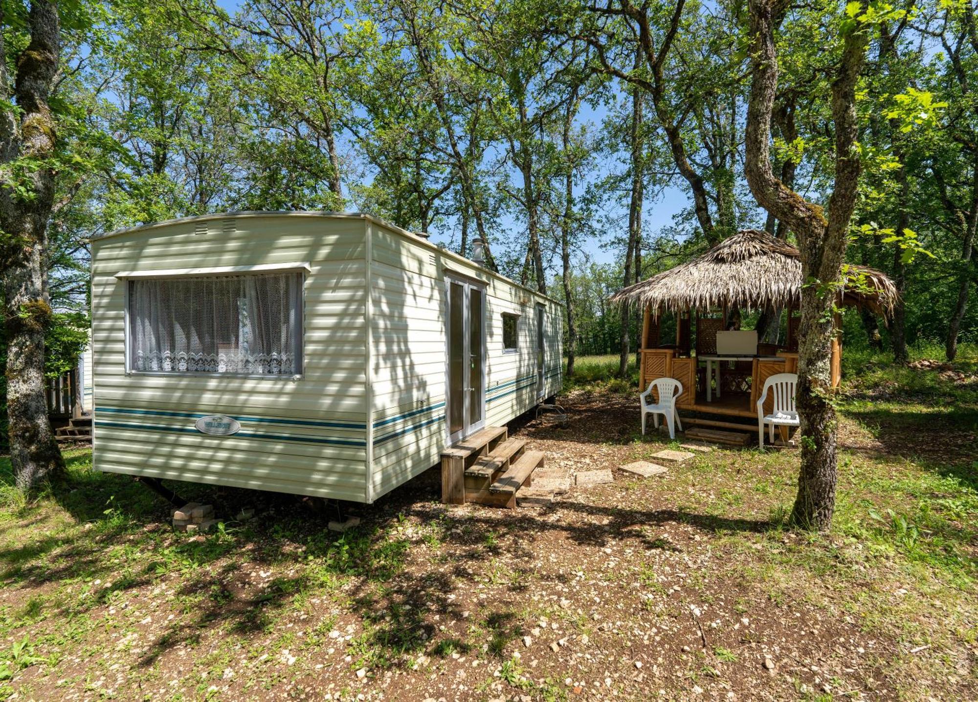 Camping Les Paillotes Payrac Buitenkant foto